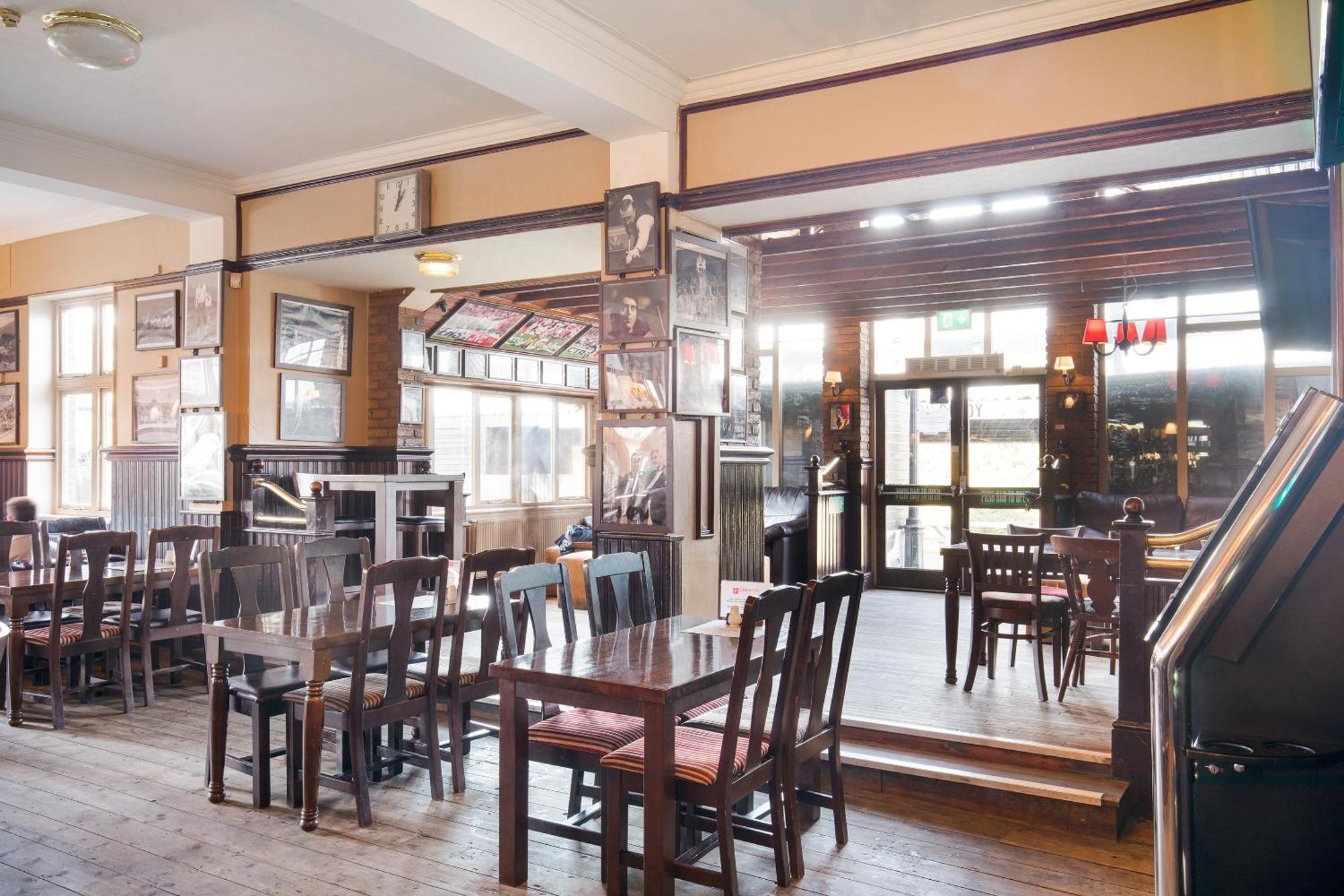 Oyo The Green Man Pub And Hotel London Ngoại thất bức ảnh